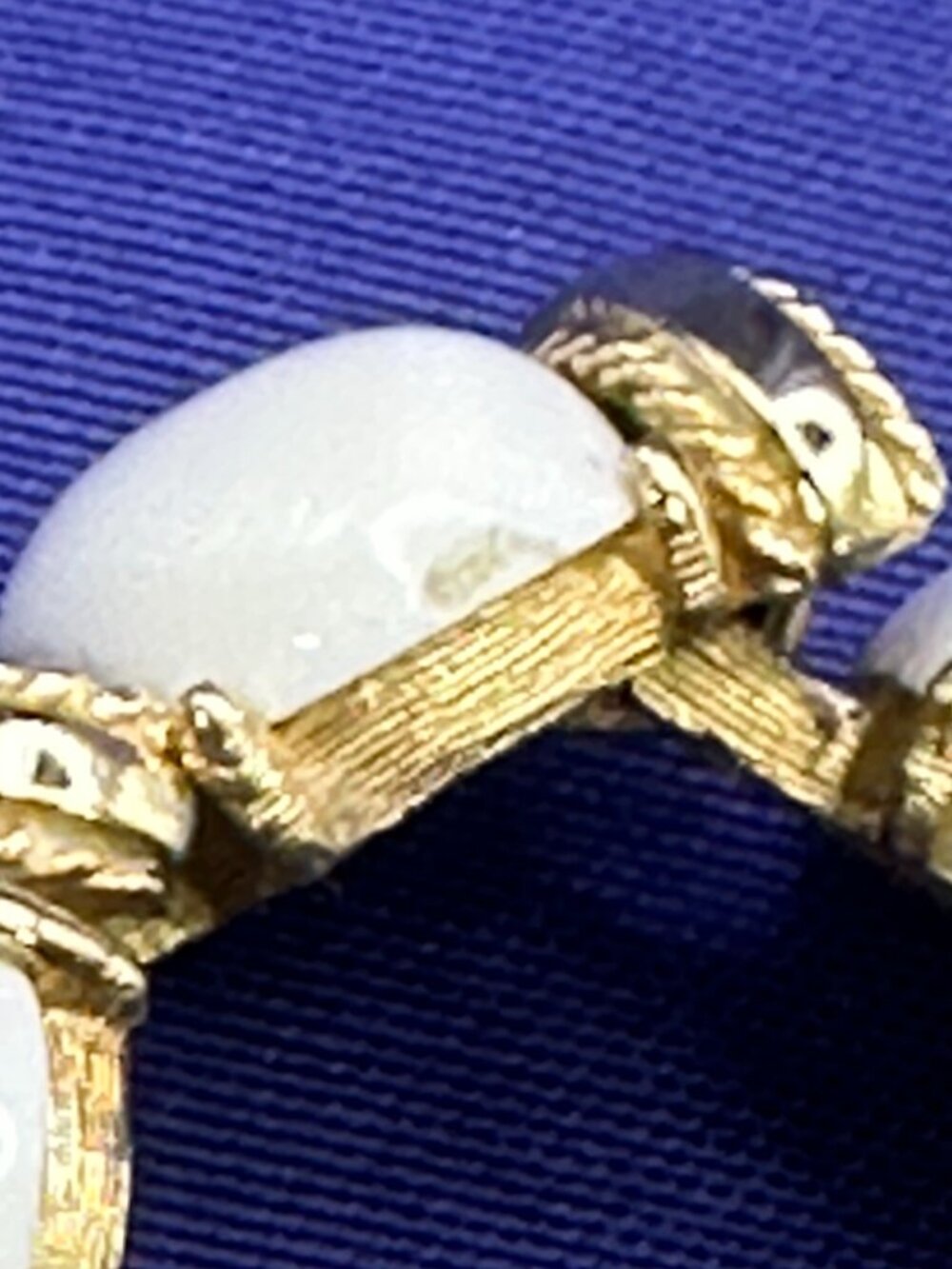 VTG Crown Trifari Mid-Century Bracelet Oval White Cabochons - Picture 9 of 15